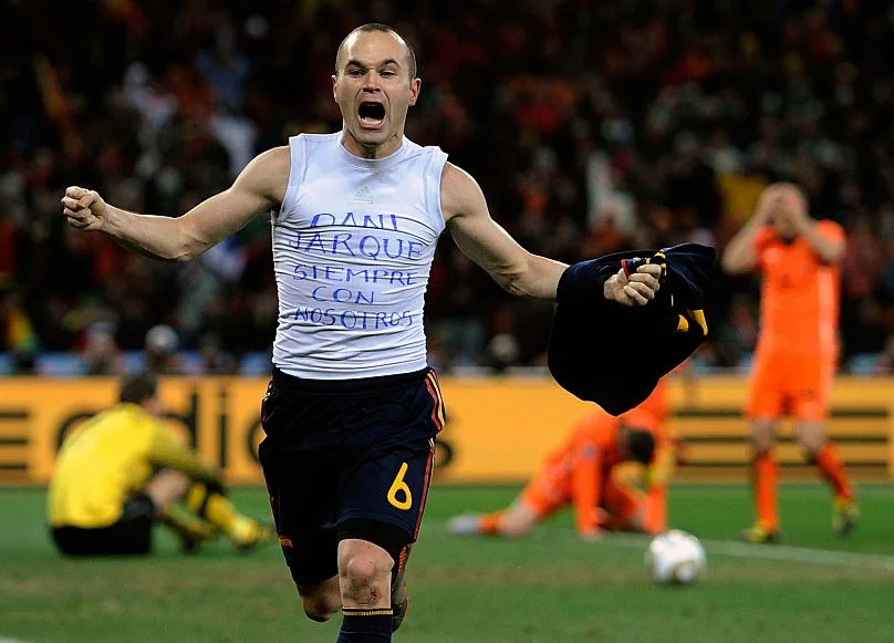 Iniesta celebrando el gol que dio a España el título de campeón