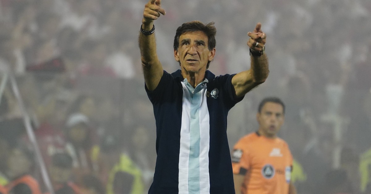 Racing recibió un duro golpe ante River y ahora suma dudas para enfrentar a Flamengo en las semifinales de la Libertadores