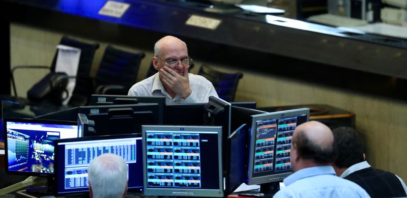 Bonos argentinos en dólares suben tras victoria de Milei en comicios medio término