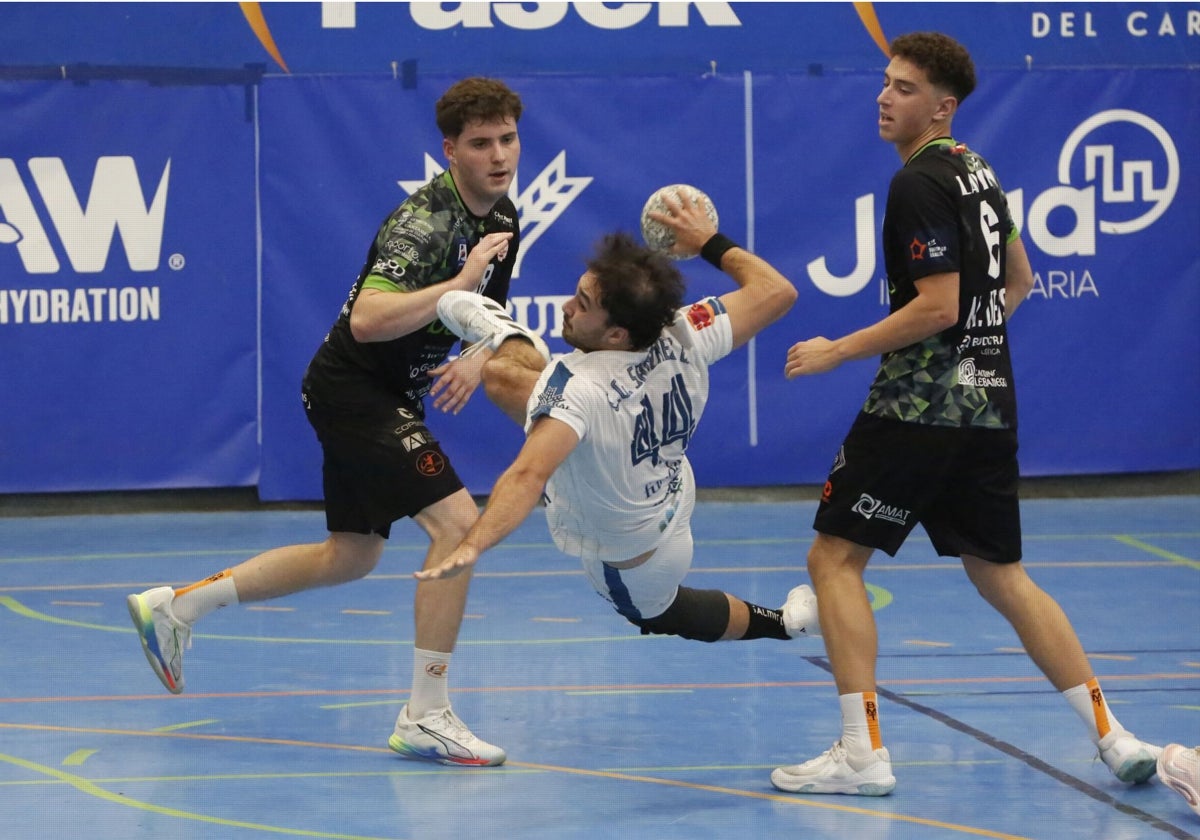 El Horizonte Atlética logra un valioso empate en el último suspiro ante el Torrelavega