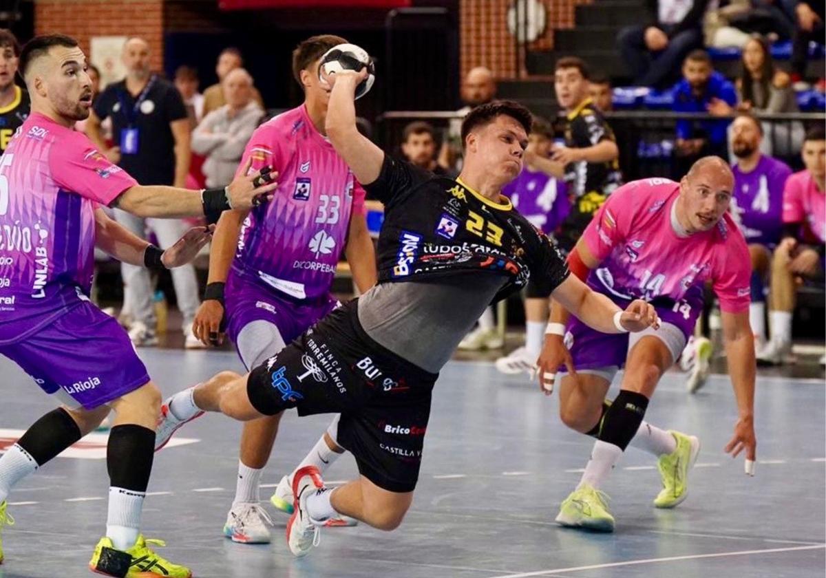 El Villa de Aranda cae ante un imparable BM Logroño La Rioja en un Palacio lleno de pasión