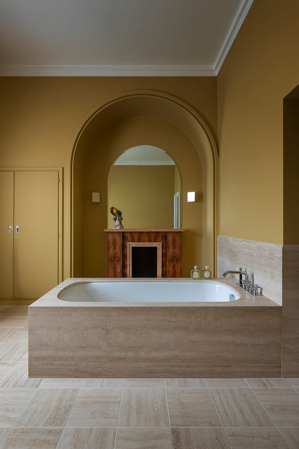 embajada italiana en londres con muebles italianos contemporaneos