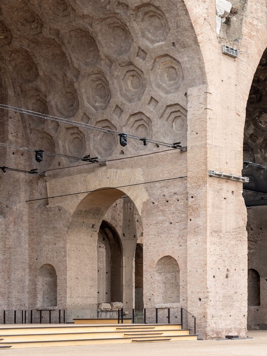 Vía de Exposición de la Basílica de Massenzio / Alvisi Kirimoto + Partners - Imagen 9 de 17