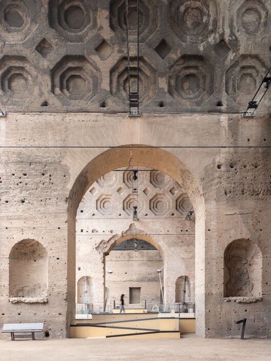 Vía de Exposición de la Basílica de Massenzio / Alvisi Kirimoto + Partners - Imagen 11 de 17