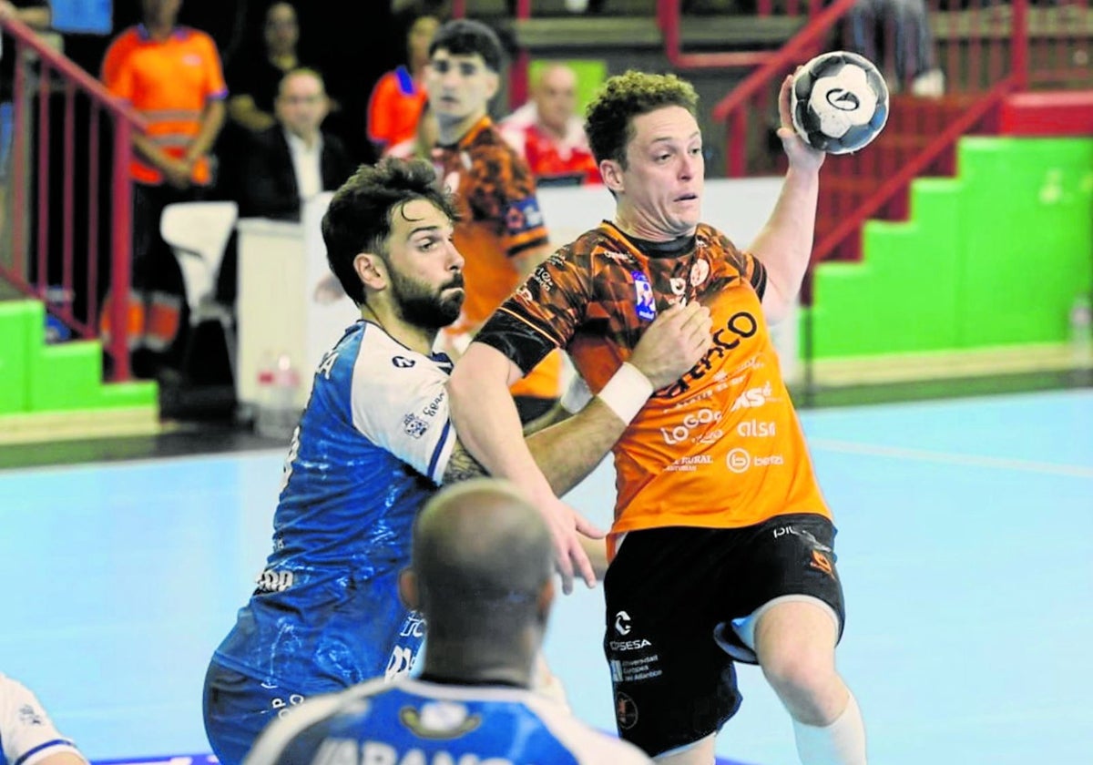 Cangas deja al Bathco sin liderato