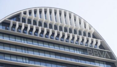 BBVA culpa al Sabadell de haber influido en el resultado al «confundir» a los accionistas con la segunda opa