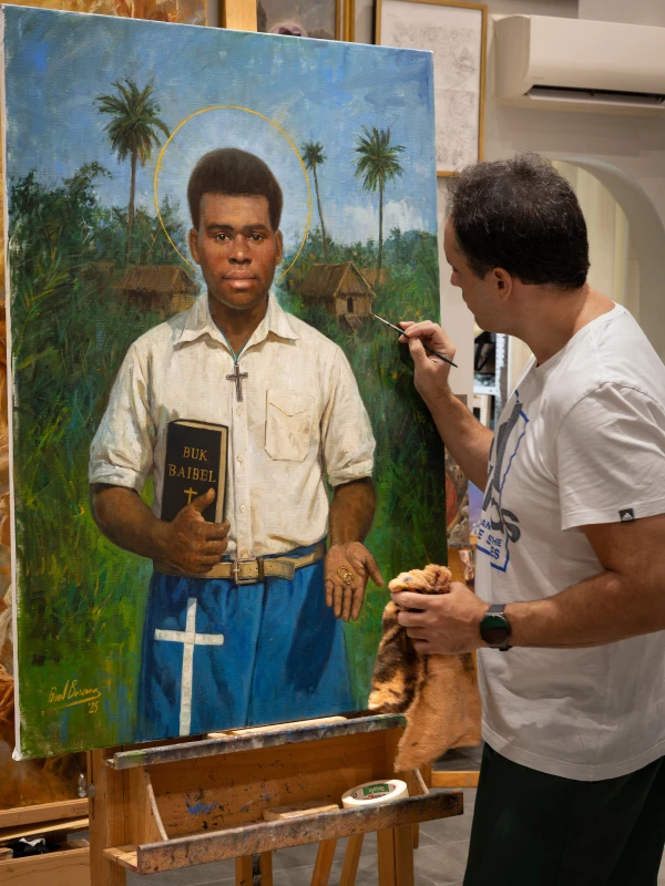 El artista trabajando en el retrato oficial. Crédito: Cortesía de Raúl Berzosa.