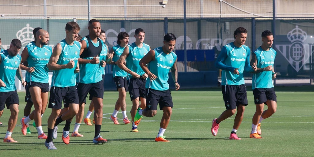 Alineaciones probables del Villarreal - Betis de LaLiga EA Sports 2025-2026: onces y banquillo de suplentes