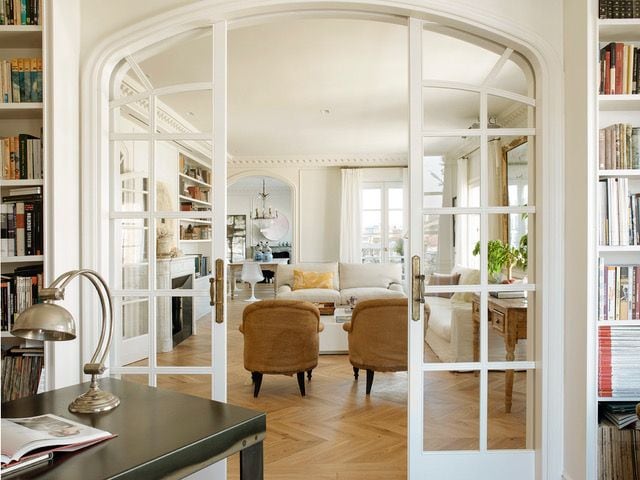 Salón con cerramiento de cristal