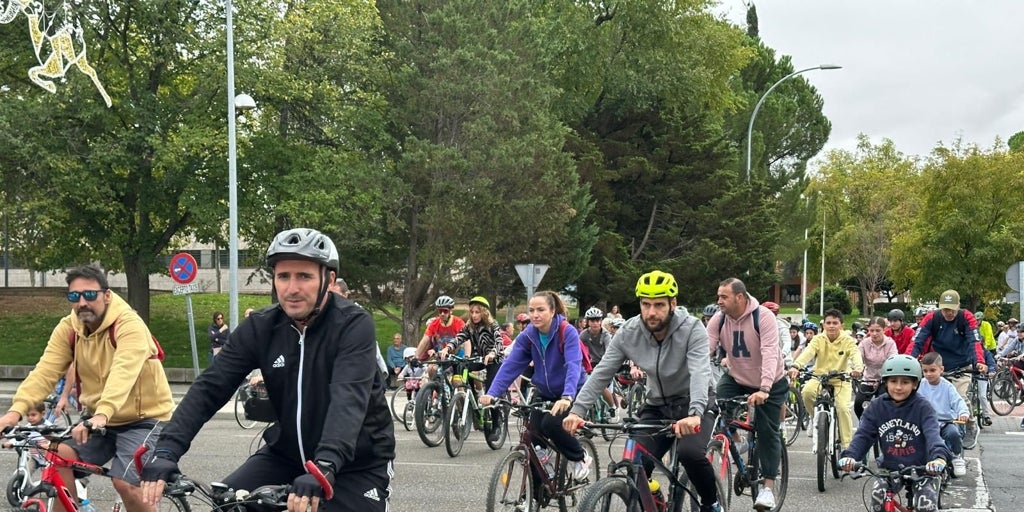 Buen ambiente y menos participantes en el Día de la Bicicleta del Polígono de Toledo impulsado por la asociación de vecinos