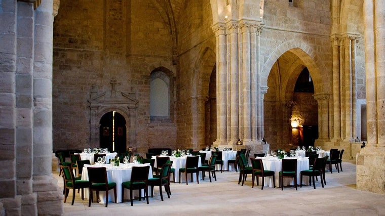 El interior de la abadía, preparado para un banquete de boda