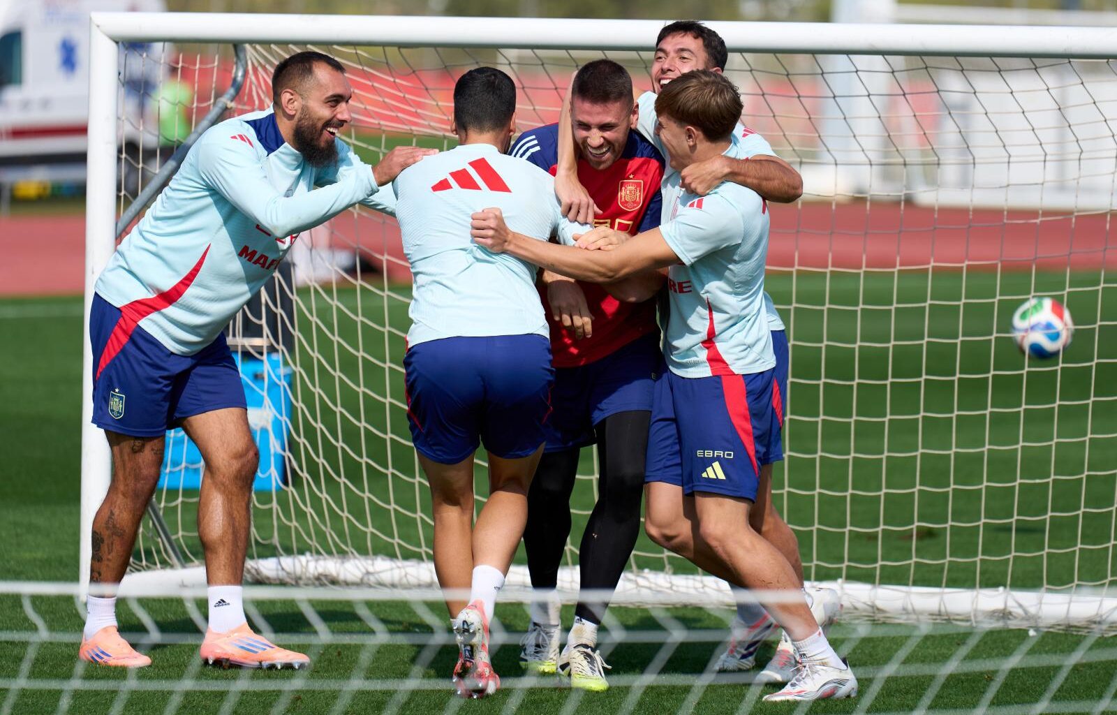 Borja Iglesias: «Ojalá se metan delante de una portería con una bandera de Palestina cuando vaya a chutar yo y anulen el gol»