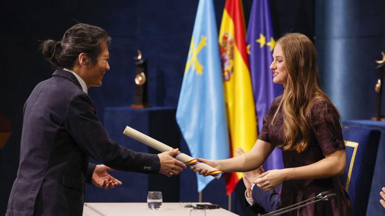 La Princesa Leonor entrega el premio Princesa de Asturias de Comunicación y Humanidades al filósofo Byung-Chul Han