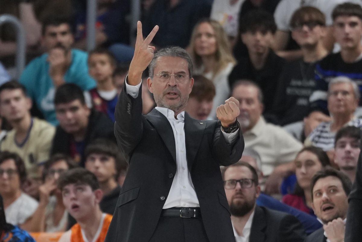 Pedro Martí­nez, durante el partido entre el Barcelona y el Valencia Basket en el Palau Blaugrana.