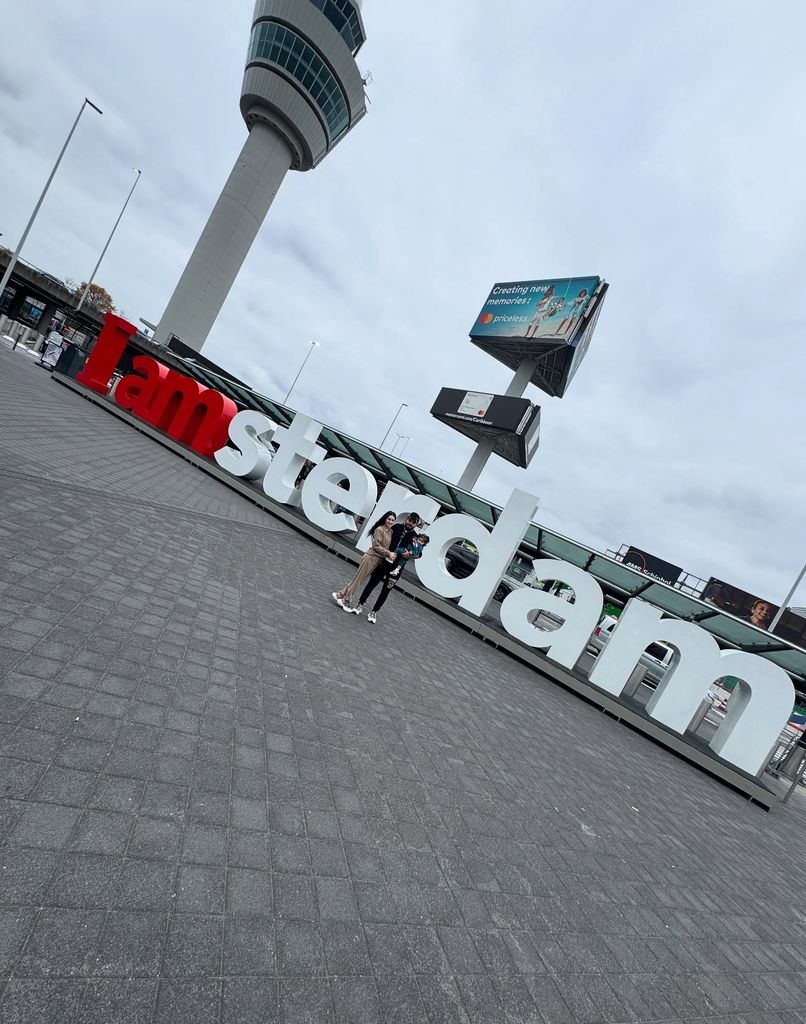 José Eduardo Derbez y Paola Dalay con su hija Tessa