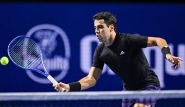 Imagen de archivo: Jaume Munar golpea la bola en un partido del torneo de Basilea 500.