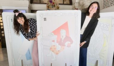 La baraja del 250 aniversario de Artes y Oficios entra en el Museo de Bellas Artes