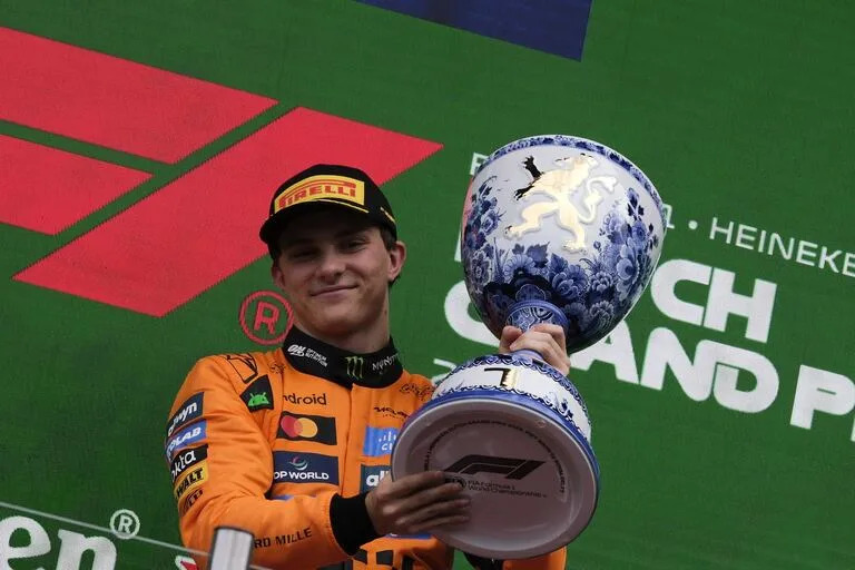 Oscar Piastri celebra el podio obtenido en Zandvoort