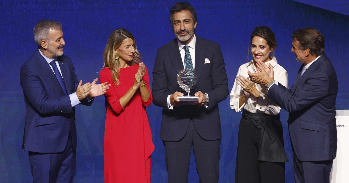 Hoy ha venido a divertirse a El Hormiguero con un millón de euros Juan del Val, ganador del Planeta 2025