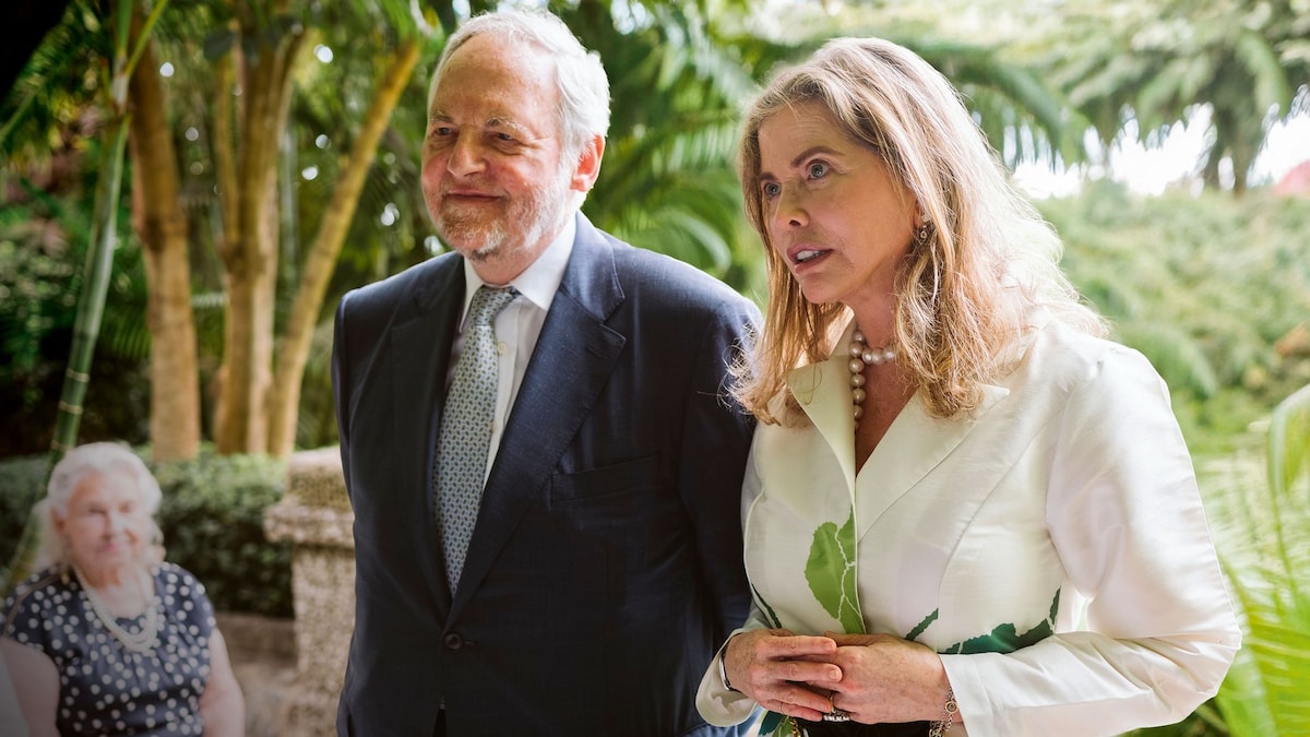 Las fotos de la romántica boda de Diandra Douglas y el hermanastro de Lady Di en Gibraltar