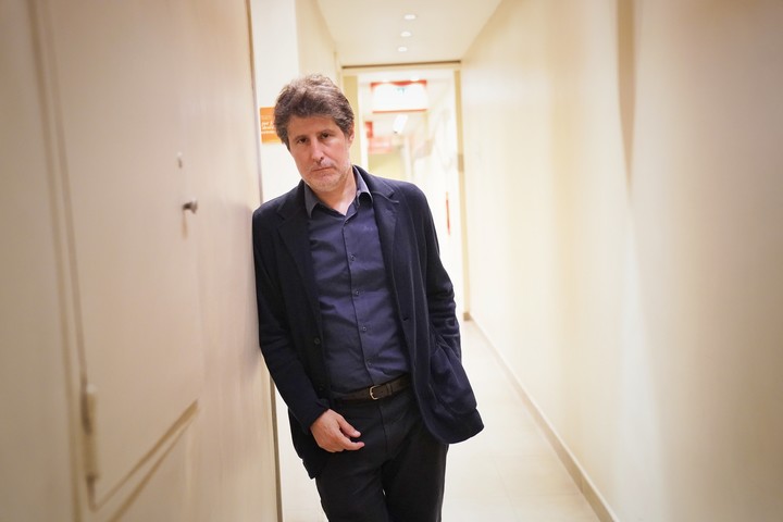 El escritor Giuliano Da Empoli presentó en Buenos Aires su nuevo libro, La hora de los depredadores. Foto: Martín Bonetto.