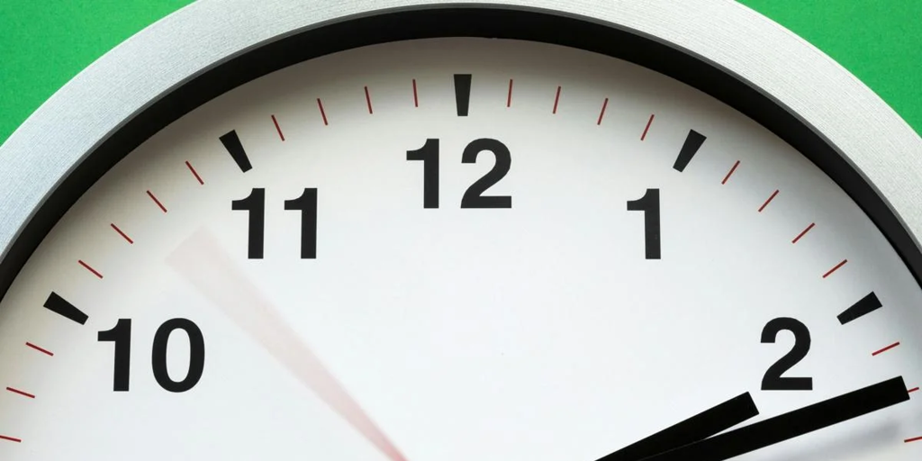 A qué hora amanece y anochece con el cambio de hora en España