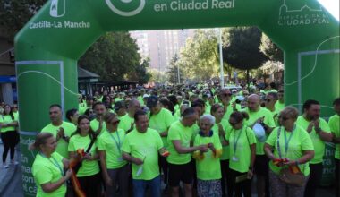 Puertollano se tiñe solidariamente de color verde esperanza en la V Marcha contra el Cáncer