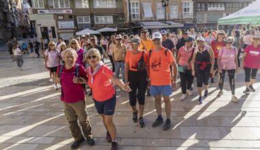El centro de Cartagena se tiñe de rosa para visibilizar el cáncer de mama