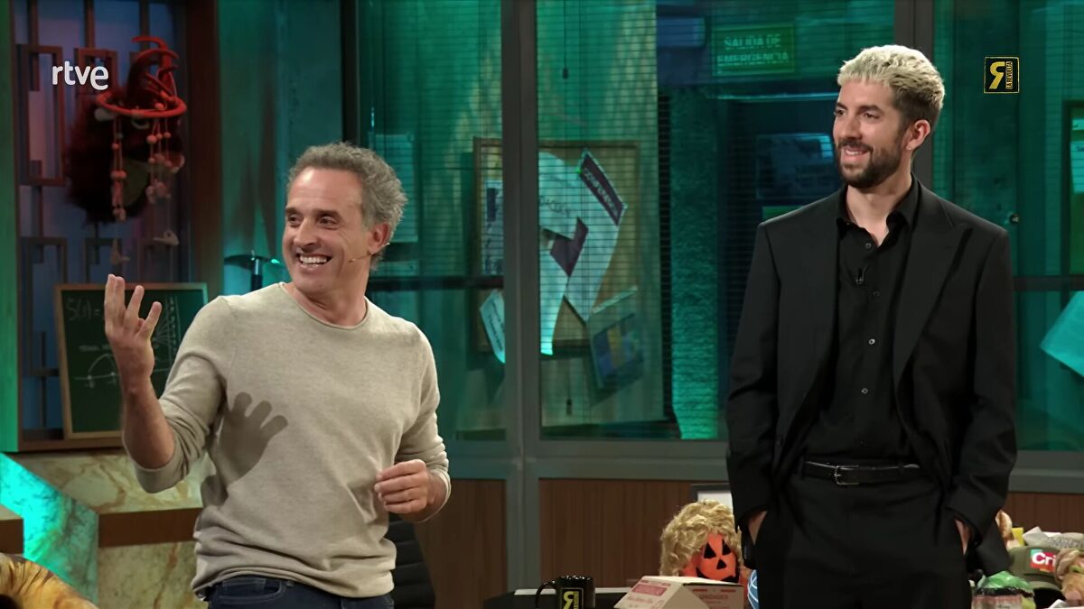 Nueva lección de hipocresía de David Broncano y Daniel Guzmán sobre la vivienda en 'La Revuelta'