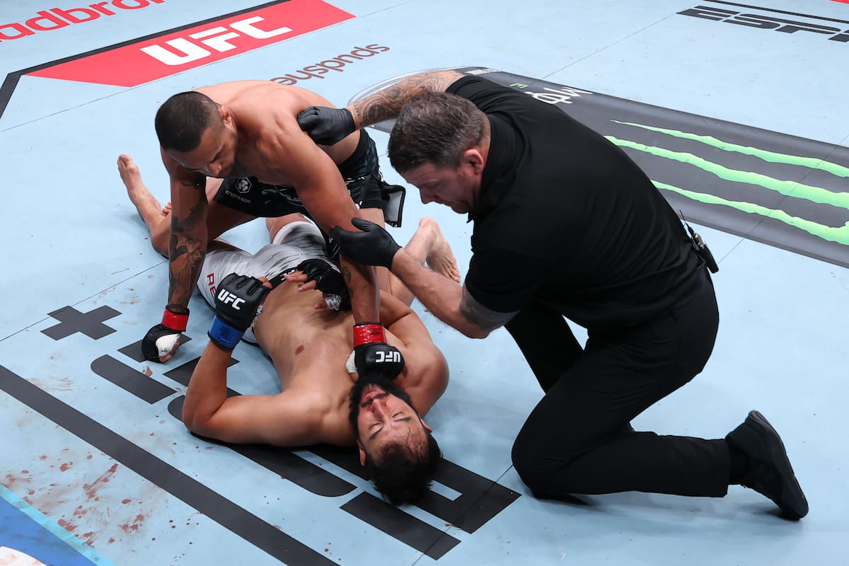 El golpe de nocaut que "anestesió" a un rival en el primer round rumbo a un título de UFC