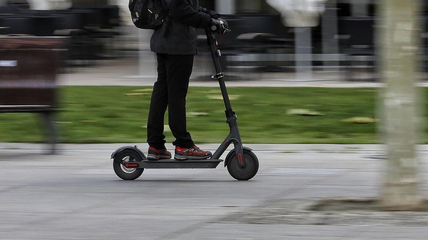 Más control policial en Pamplona a patinetes y bicicletas