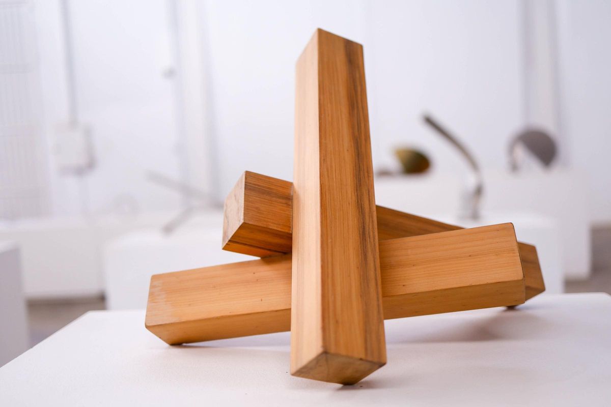 Escultura «Expansión» de hecha en 1967 en madera