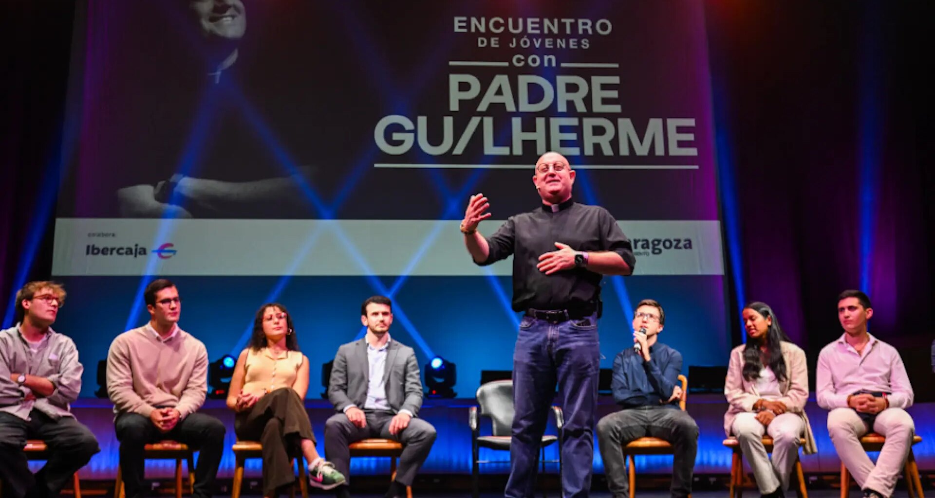 solo 400 de los 1.900 invitados van al encuentro con el Padre Guilherme