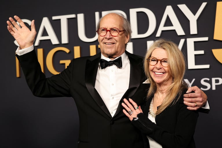 Chevy Chase y su esposa Jayni Chase llega al "Saturday Night Live 50": el evento que se hizo para el aniversario del programa en el Rockefeller Plaza. (Foto: REUTERS/Caitlin Ochs)