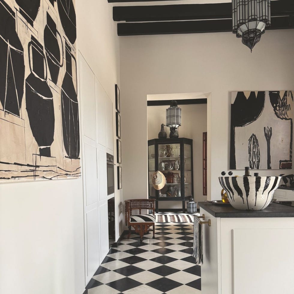 una casa antigua en mallorca reformada y decorada con muebles vintage