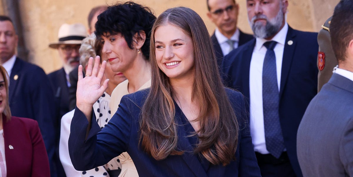 todas las veces que ha llevado traje de chaqueta y pantalón, símbolo de su madurez