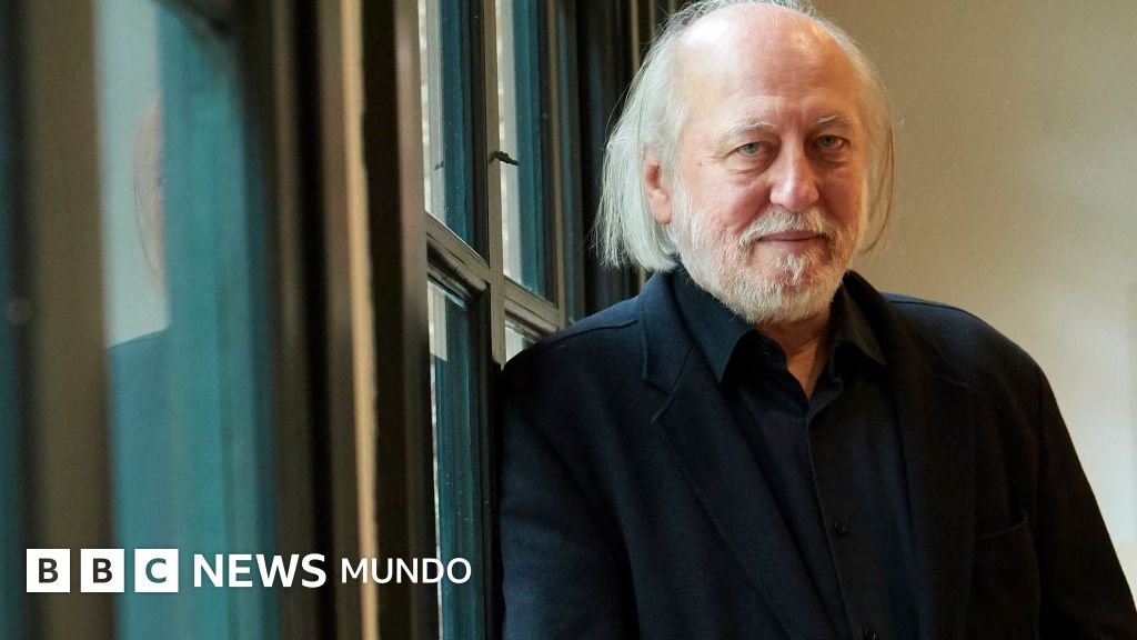 Quién es László Krasznahorkai, el escritor húngaro "maestro del apocalipsis" que recibió el premio Nobel de Literatura 2025