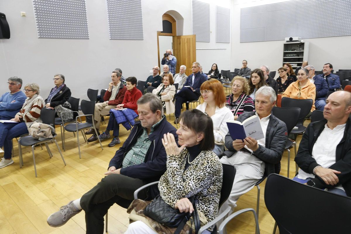 Asistentes a la presentación del libro.