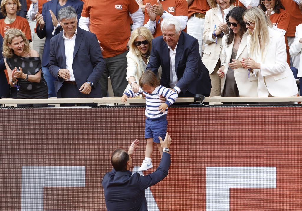 La emoción de Nadal conquista a Francia: la prensa lo consagra como rey eterno de Roland Garros