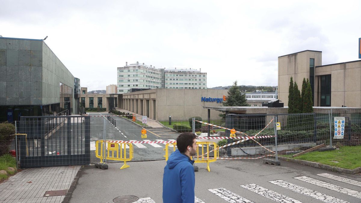Antigua entrada del museo de arte contemporáneo en la avenida de Arteixo.