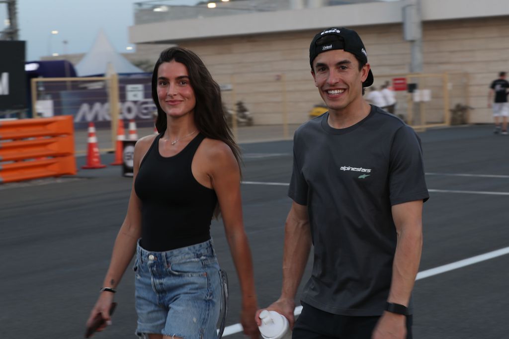 Márc Marquez y Gemma Pinto en Doha