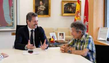 El consejero Mariano de Paco Serrano con Carlos Soria