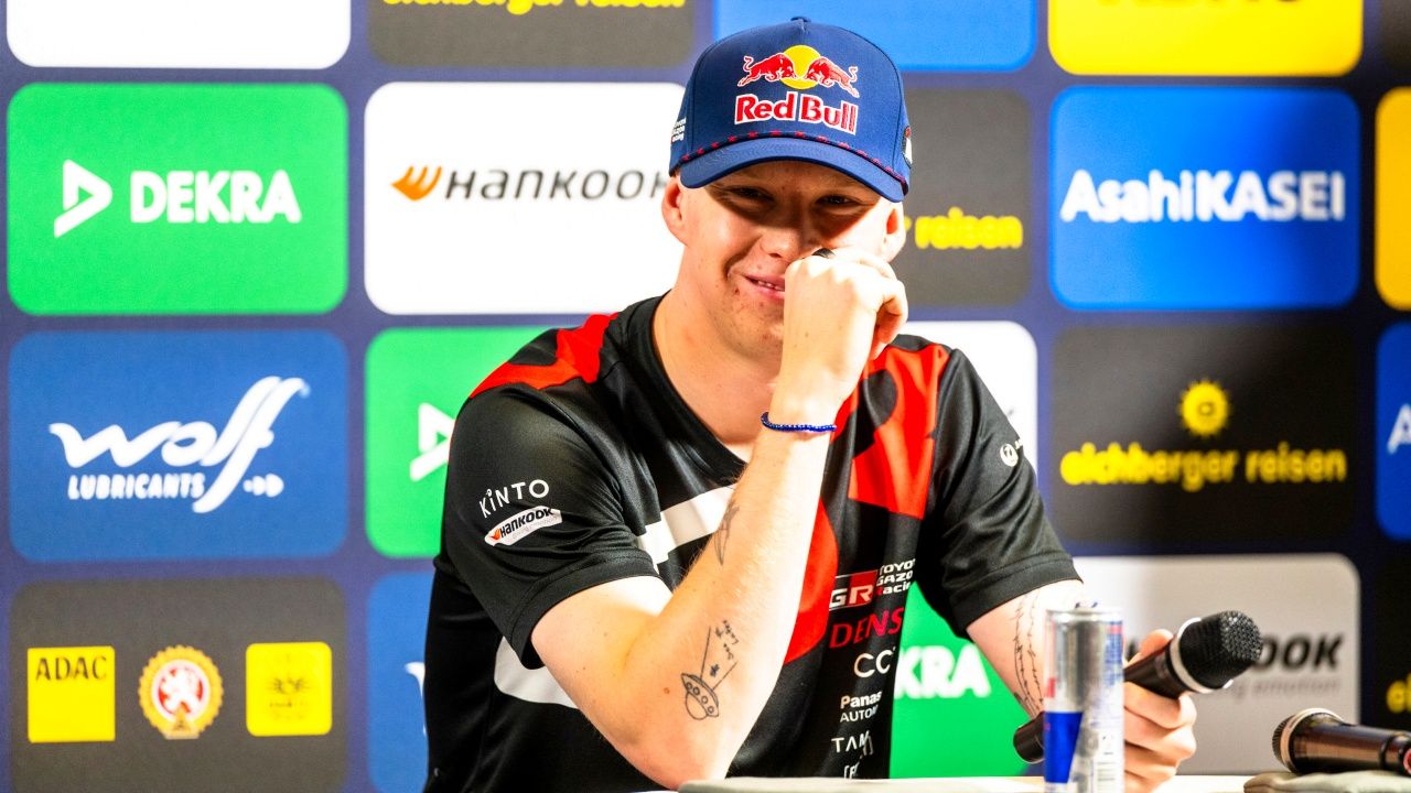 Rovanperä, atendiendo a los medios en el Rally de Europa Central.