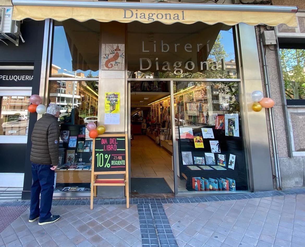 Librería Diagonal ubicada en la Calle Conde Sepúlveda 1, en Segovia./LIBREERÍA DIAGONAL