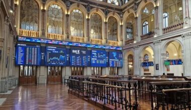 El Ibex 35 hace un alto en el camino por Cellnex y Rovi, pero se mantiene sobre los 16.000 puntos