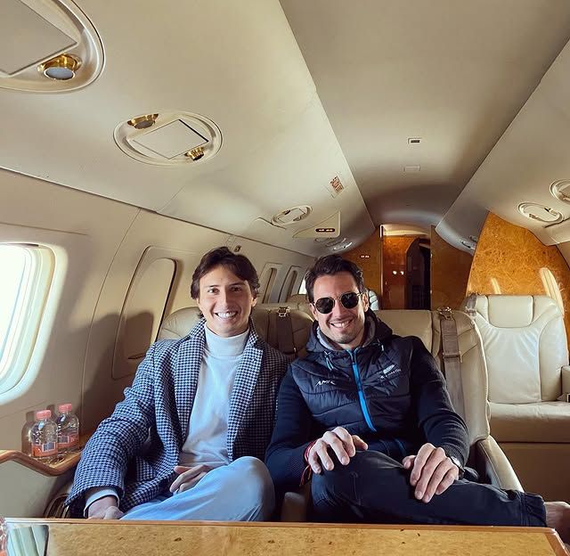 Andrés y Fernando en avión