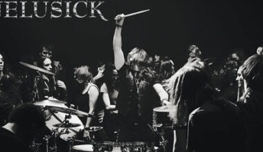 Nuevo vídeo de JELUSICK. Baja en TYGERS OF PAN – TANG. Fechas de CLOVEN HOOF.