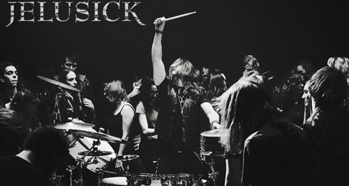 Nuevo vídeo de JELUSICK. Baja en TYGERS OF PAN – TANG. Fechas de CLOVEN HOOF.