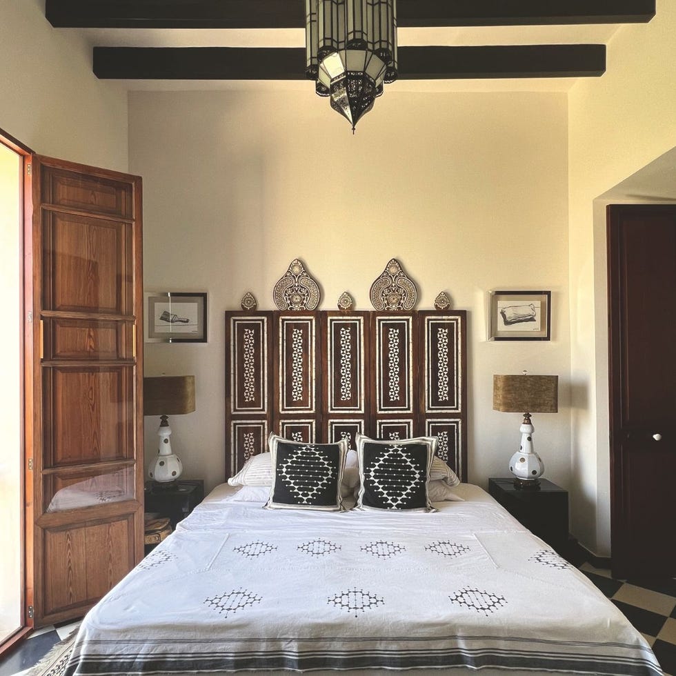 una casa antigua en mallorca reformada y decorada con muebles vintage