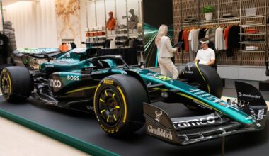 Fernando Alonso nos guía, junto a BOSS y Aston Martin Aramco F1 Team, por una experiencia inmersiva de la Formula 1 con las Apple Vision Pro que acelera tus sentidos